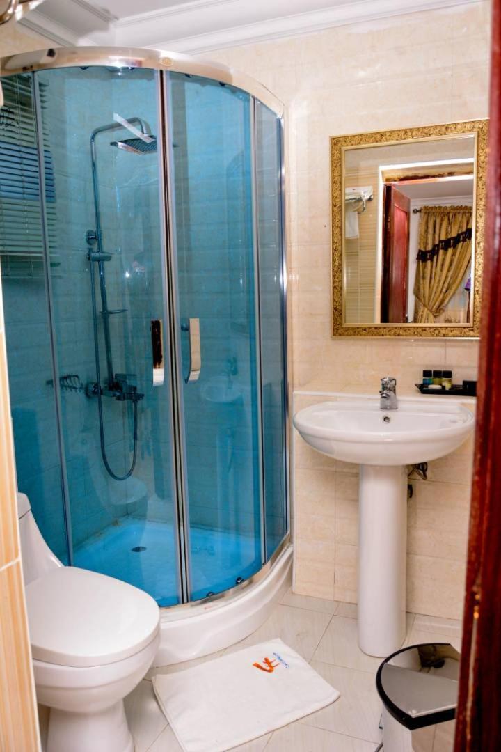 אילורין Crystal House International Hotel מראה חיצוני תמונה