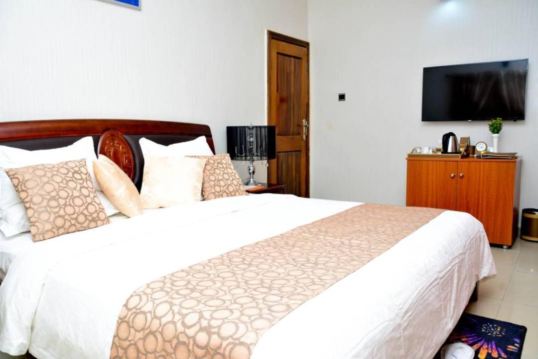אילורין Crystal House International Hotel מראה חיצוני תמונה