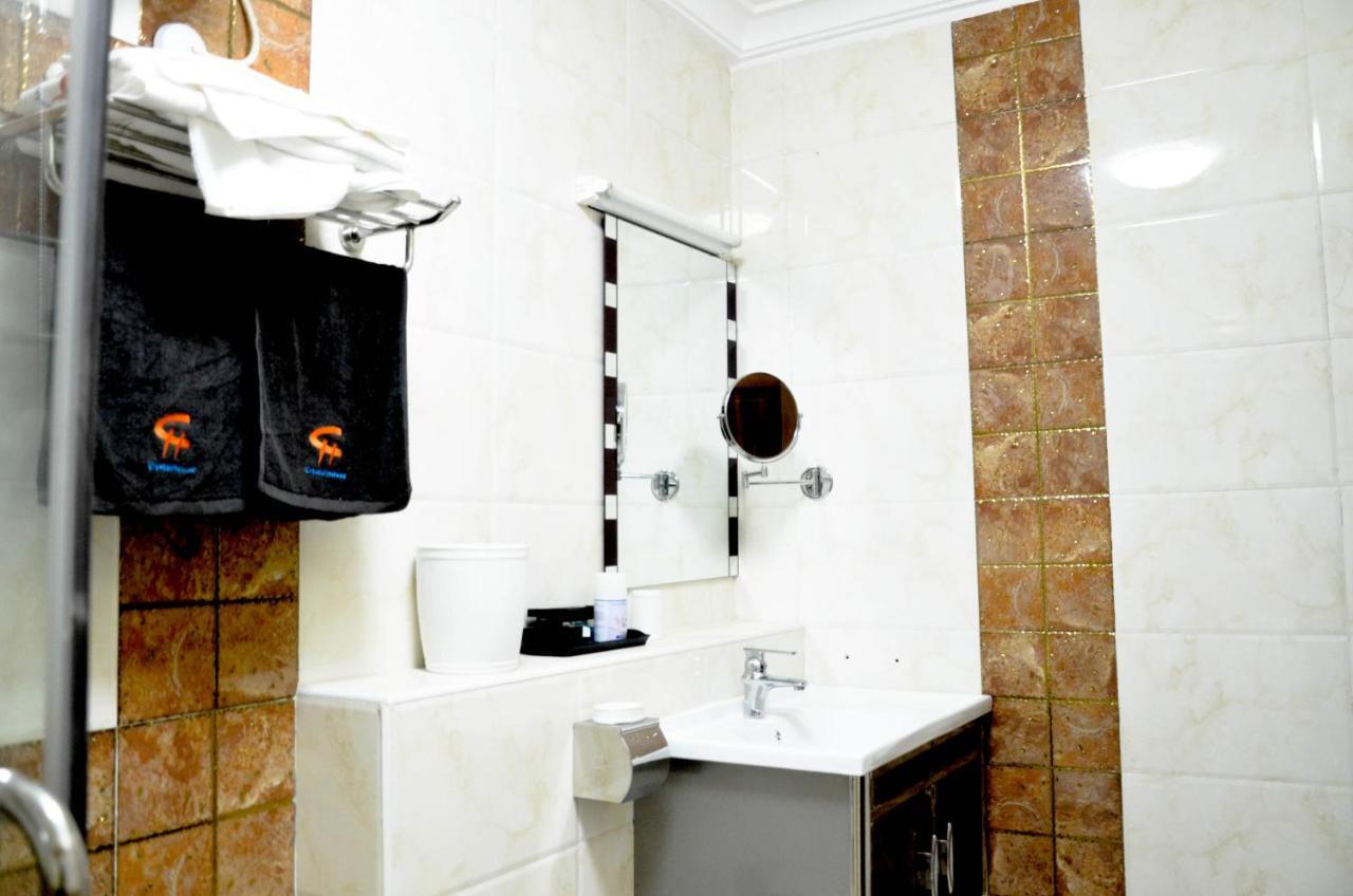 אילורין Crystal House International Hotel מראה חיצוני תמונה